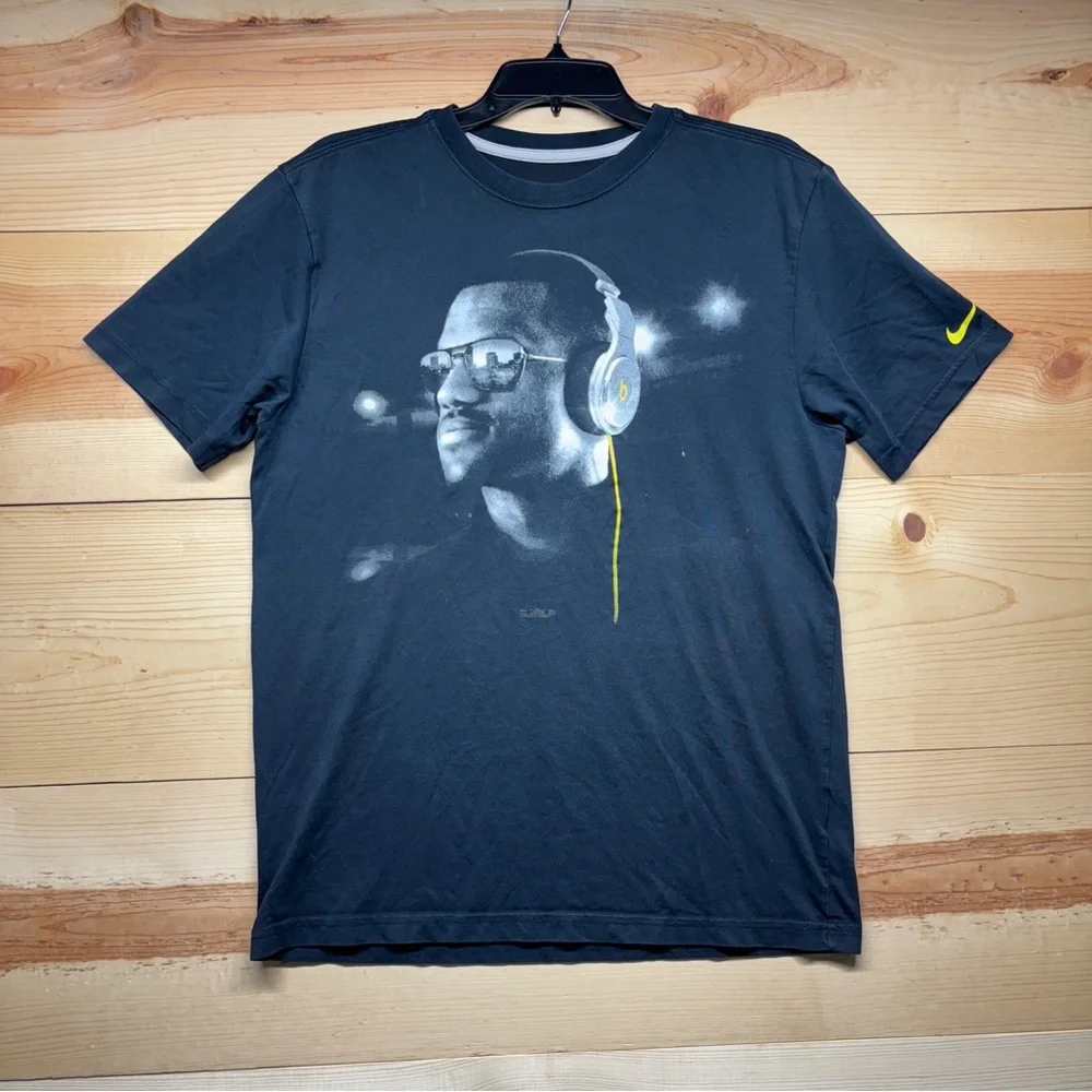 Nike‎ Shirt Mens Medium Black Short Sleeve Dri Fit Beats Headphones Graphic